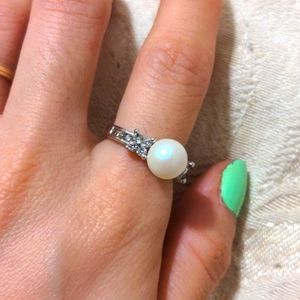 Pearl and flower gemstone ring